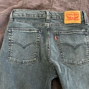 Mens Levi’s 30x32 dark blue denim